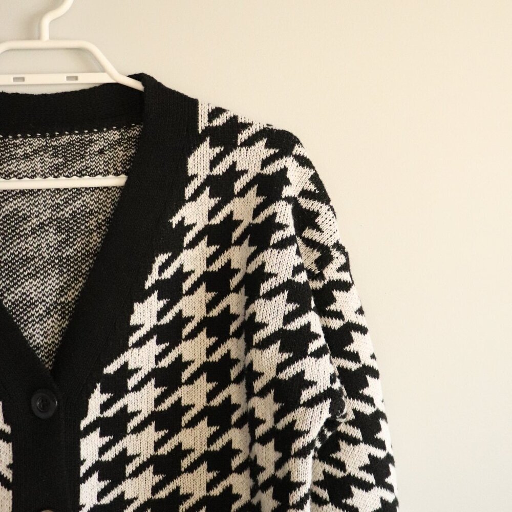 Women's Black/White Sz S Houndstooth Buttoned V-Neck Knit Sweater Cardigan - Picture 6 of 10